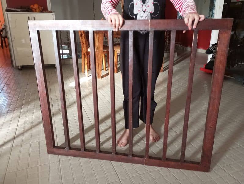 safety wooden gates for kids adjusted as per aize 1