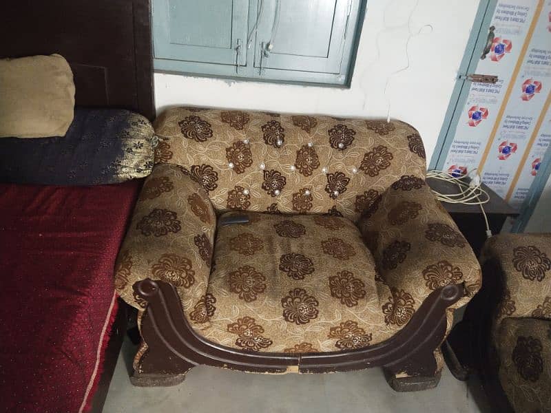 6 Seater Sofa Condition ok Heavy wood h Only Call Location Jaranwala 2