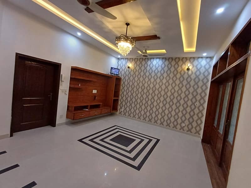 10 Marla Triple Storey Full House Available For Rent In Nasheman Iqbal Phase 2 4