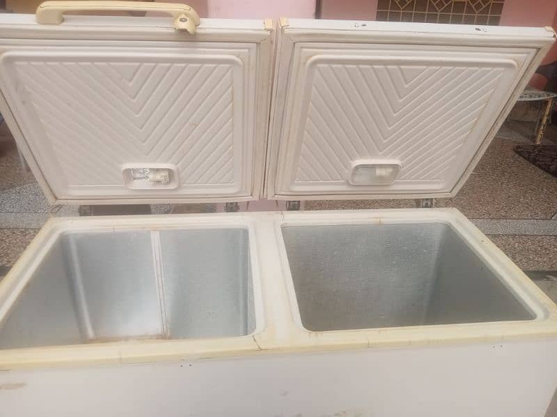 Waves freezer two door white color full ok conditions 0