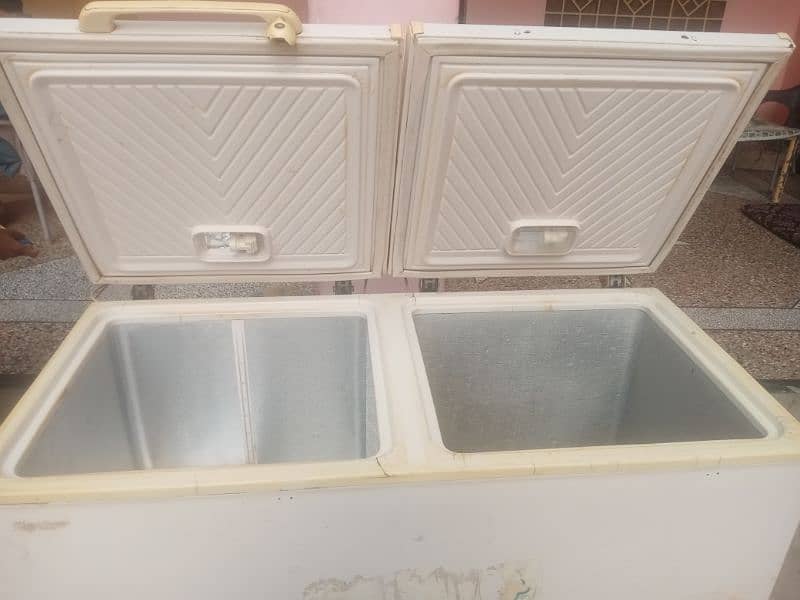 Waves freezer two door white color full ok conditions 5