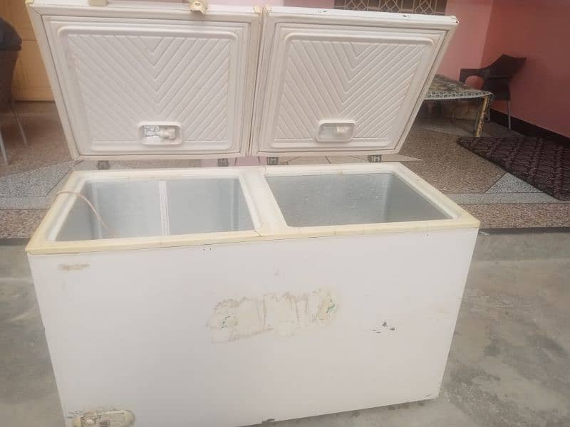 Waves freezer two door white color full ok conditions 6