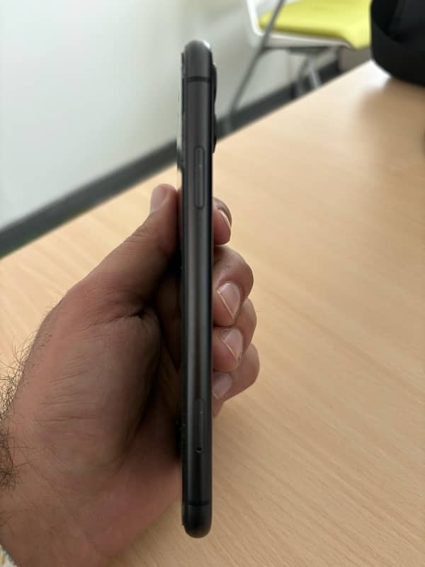 Iphone 11 (64GB) Factory Unlock Non PTA 5