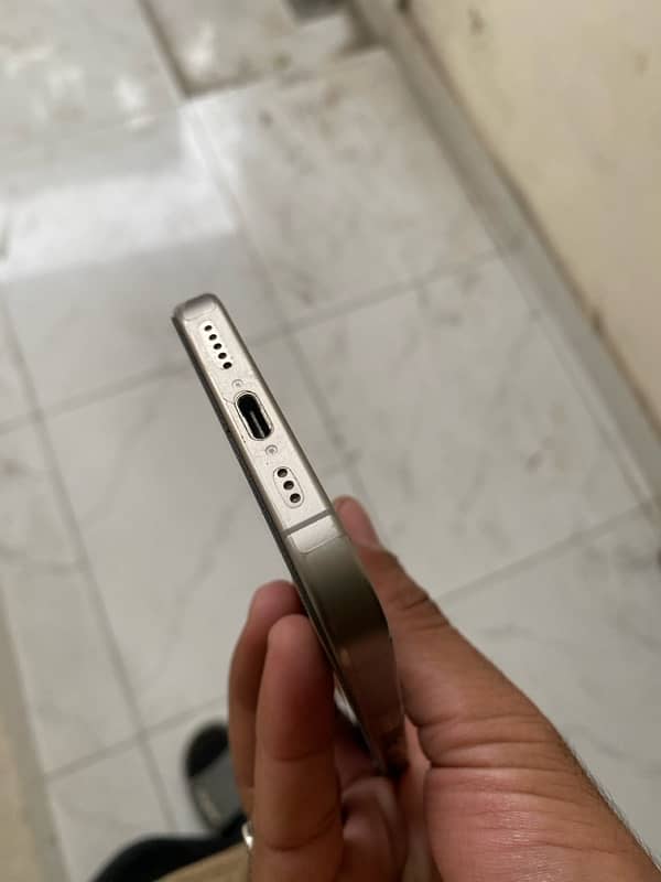 iPhone 15 Pro Non PTA 7