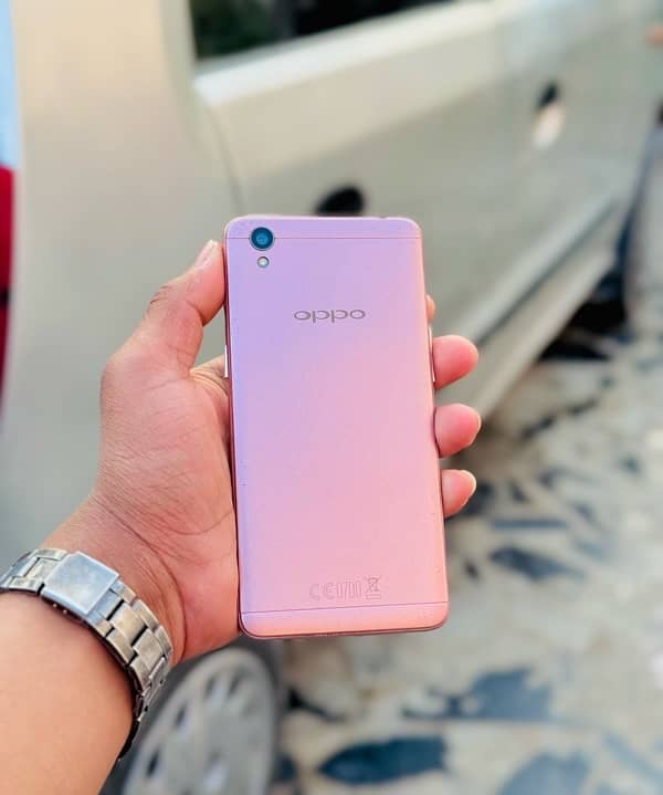 Oppo A37  4 / 64 3