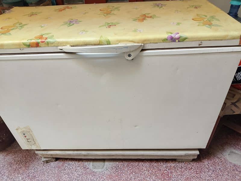 good condition deep freezer 7