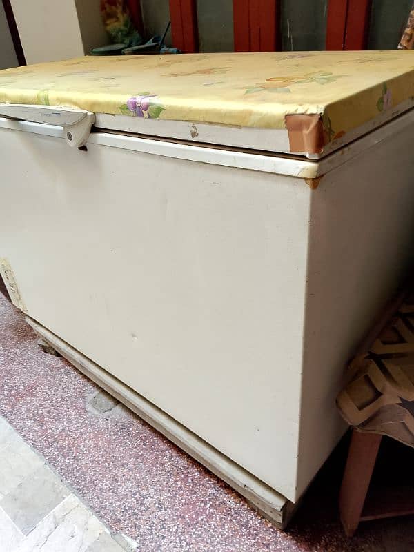 good condition deep freezer 8