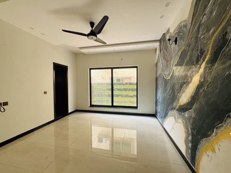 10 Marla Use House Available For Sale In Bahria Town Lahore 6