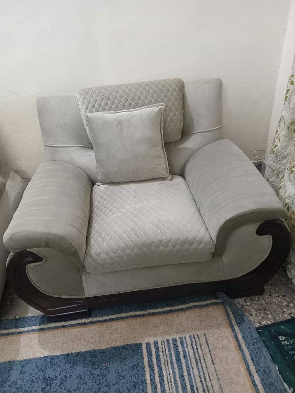 Elegant  5-Seater sofa for sale, Excellent condition 1