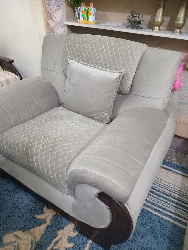 Elegant  5-Seater sofa for sale, Excellent condition 10