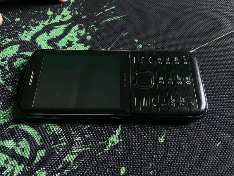 Nokia 8000 4g 0