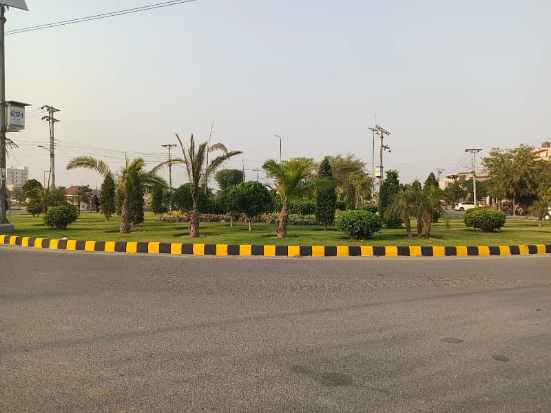 1'Kanal commercial Plot For Sale in LDA Avenue1 4