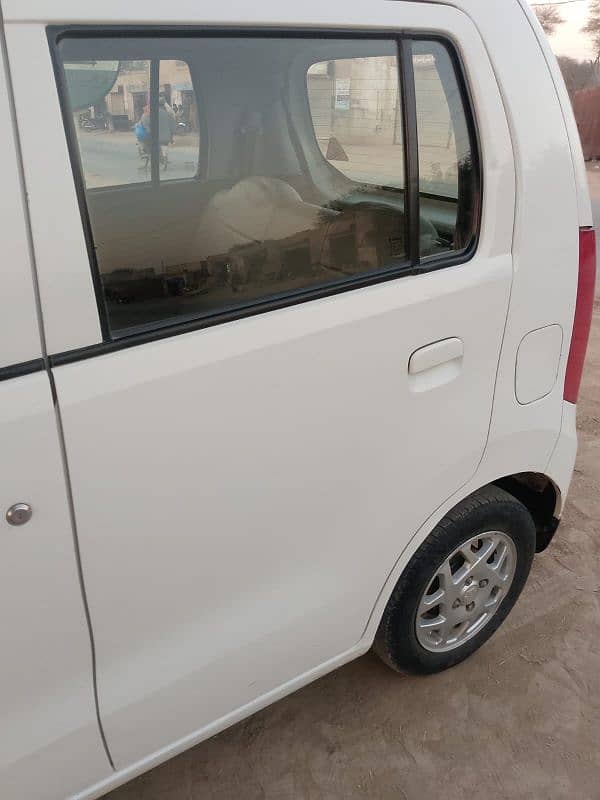 Suzuki Wagon R 2018 13