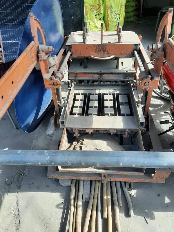 block Machine for sale with all asseries 0