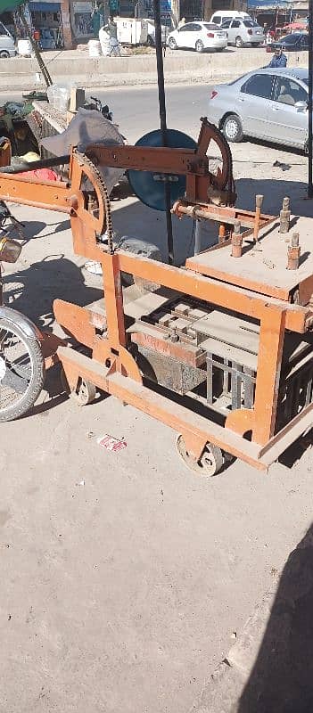 block Machine for sale with all asseries 8