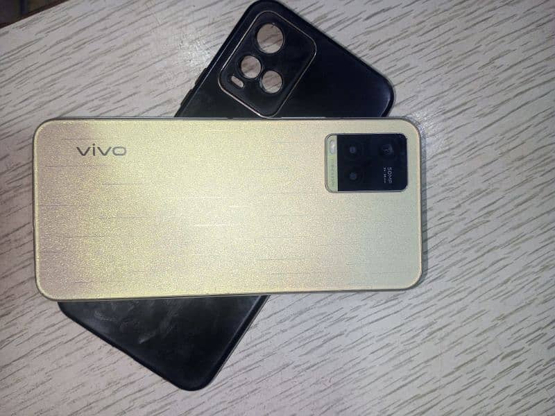 vivo y33T . . . 8/128 With Box charger 0