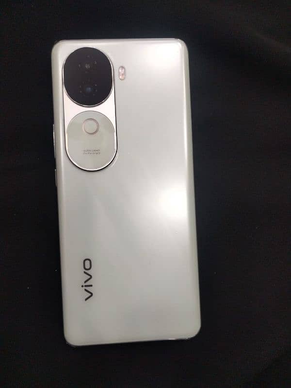 Vivo v40e 10by10 condition full box charger sath 0