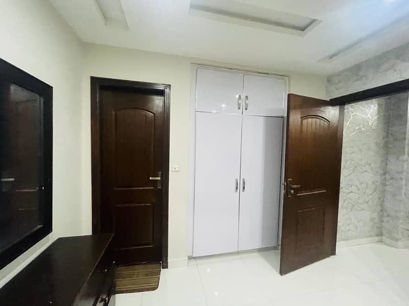 1 BADROOM FULLY FURNISED APARTMENT FOR RENT IN SECTOR D BAHRIA TOWN LAHORE 6