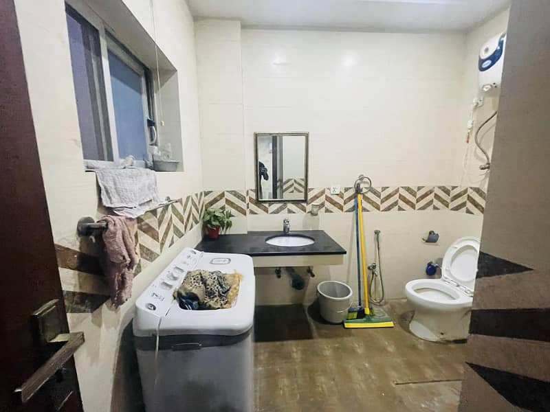 1 BADROOM FULLY FURNISED APARTMENT FOR RENT IN SECTOR D BAHRIA TOWN LAHORE 7