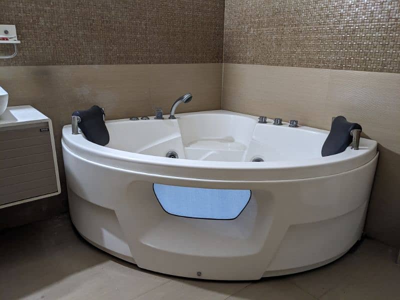 Jacuzzi Bathtub Multi functions 0