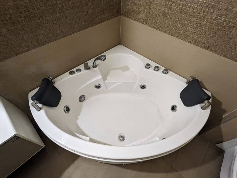 Jacuzzi Bathtub Multi functions 1