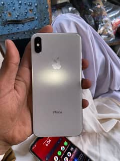 iPhone xs max factory unlocke 64 gb