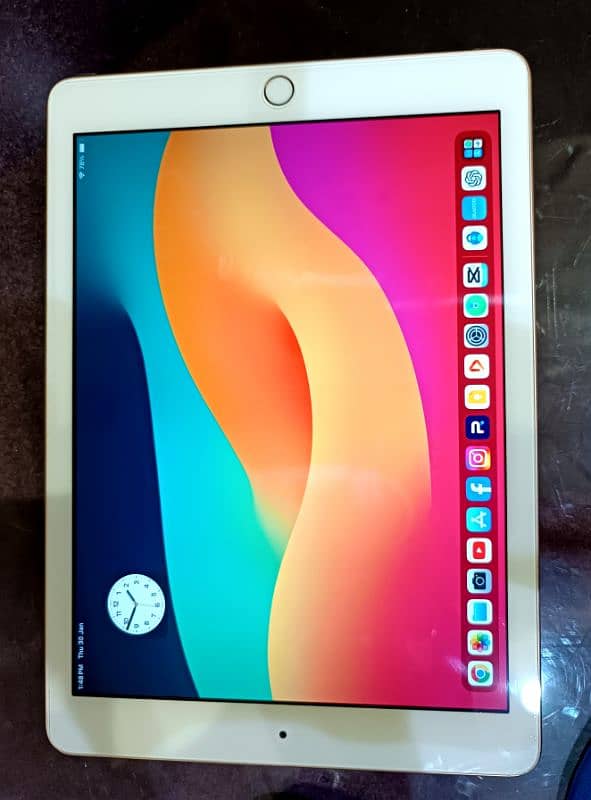 Apple Ipad 6th gen like new 6