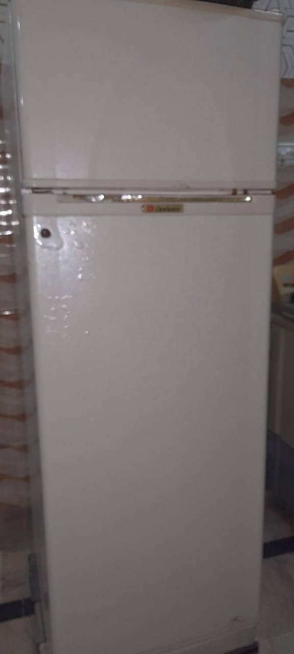 Dawlance refrigerator Urgent Sale Serious Buyers Contact me 2