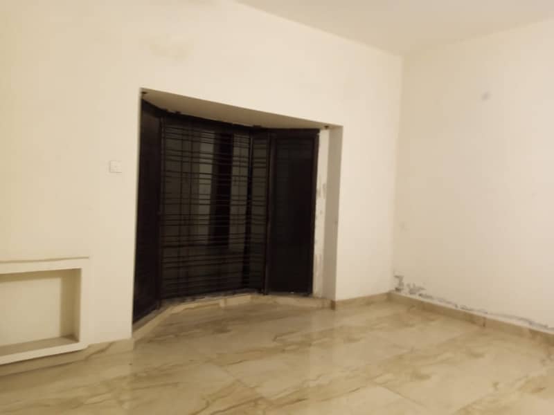 1 Kanal Separate Gate Upper Portion Is Available For Rent In Dha Phase 3 Near Mcdonald,s Y block 12