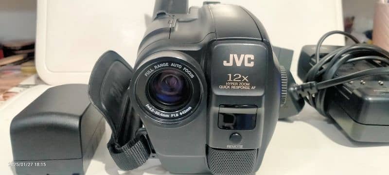 JVC Compact VHS GR-AX200 2