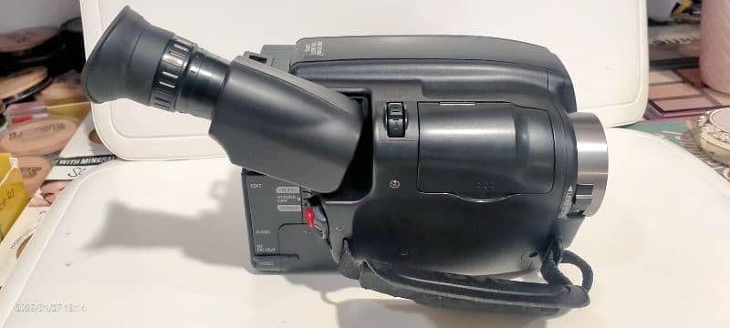 JVC Compact VHS GR-AX200 4