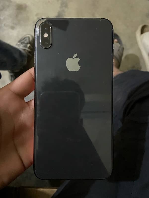 I phonn xsmax 64 gb factory ulock for sale 1