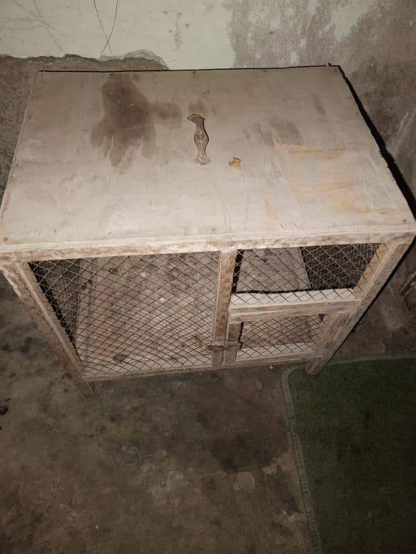 bird cage good condition small cage it's urjent sale out 4