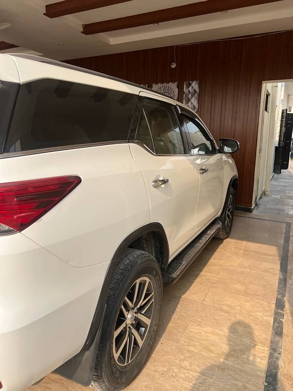 Toyota Fortuner V 2017 1