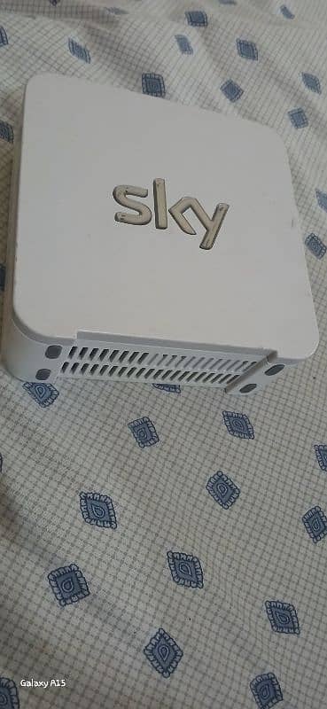 Sky Hub Router witb TV and Wifi 0