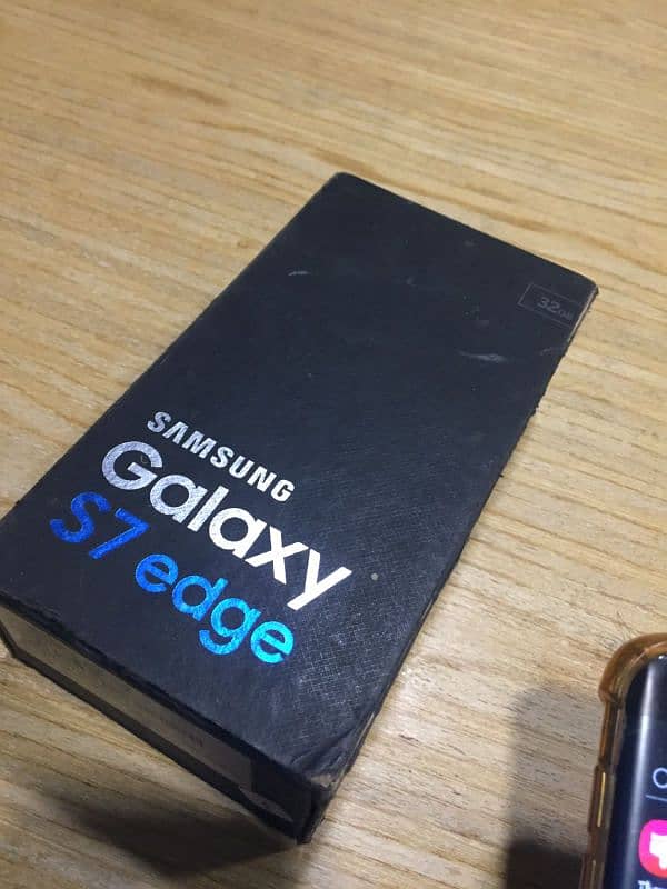 samsung galaxy s7 edge 4GB 32GB Doul sim 4G LTE Pta aproved with box 4