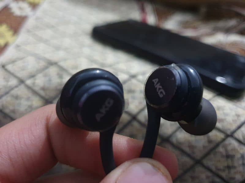 AKG BY Samsung earphones 1