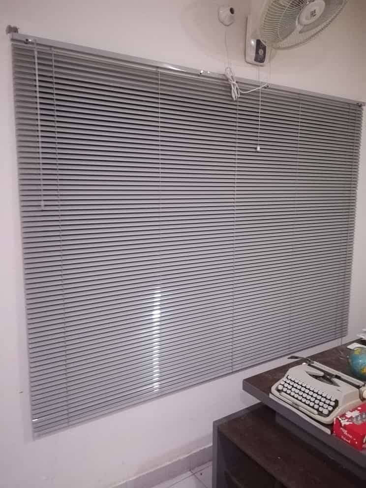 Roller window blinds wooden window blinds. Zebra Window blinds. 13