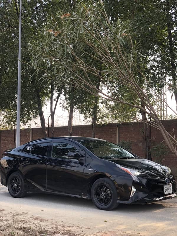 Toyota Prius hybrid s touring model 2018 import 2021 4