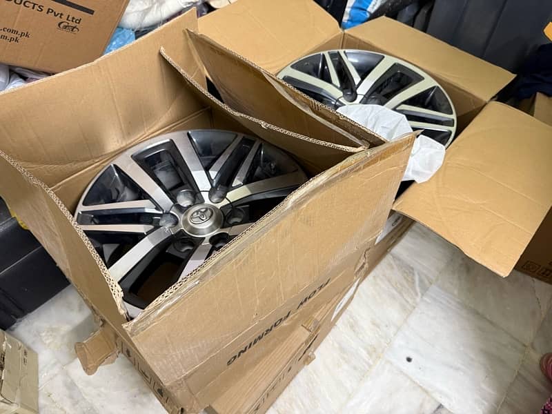 Revo Fortuner Original Rims Set 1