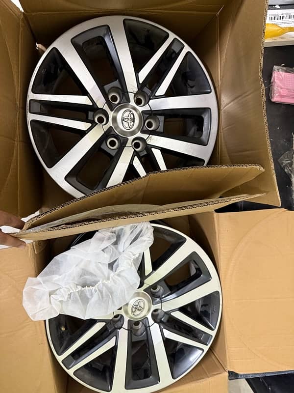 Revo Fortuner Original Rims Set 4