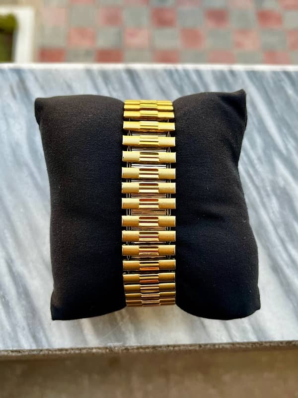 Seiko Quartz Gold Tone Watch 3