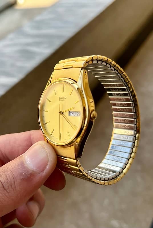 Seiko Quartz Gold Tone Watch 5