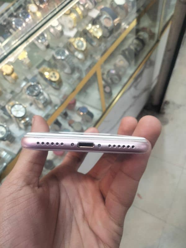 iPhone 7 128 GB pta official approved condition 9.5/10 2