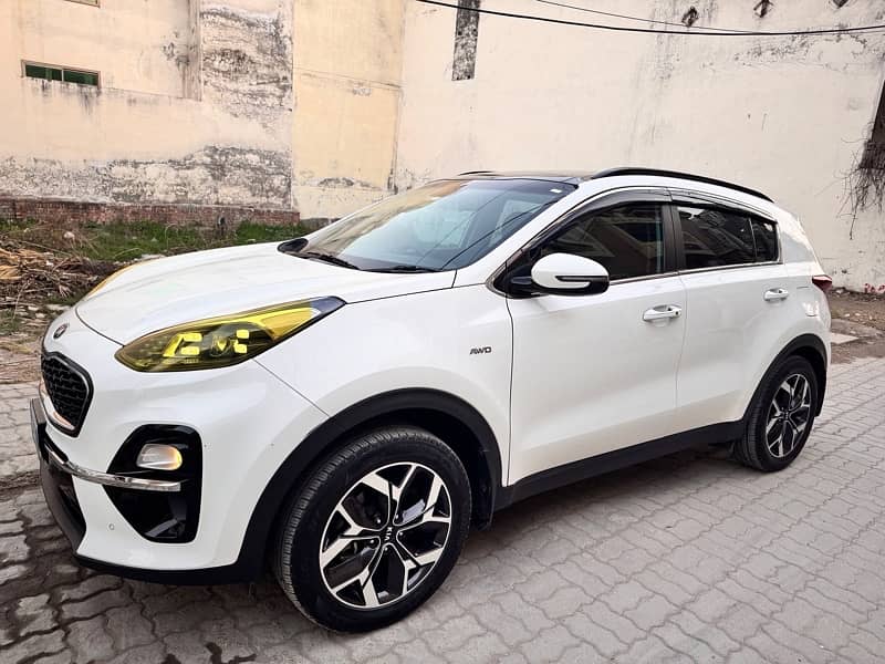 KIA Sportage 2022 AWD white color Total Genuine 33000 km Driven 2