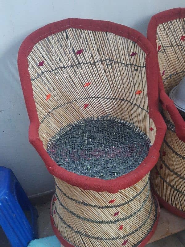 yah homemade chair Hai Ek Hafta ho chuka hai aur bilkul new hai 0