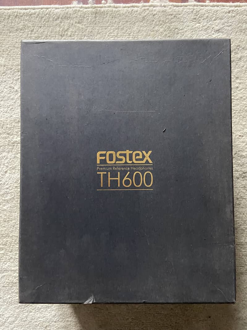 Fostex TH600 Reference Headphone + ST300 Stand 1