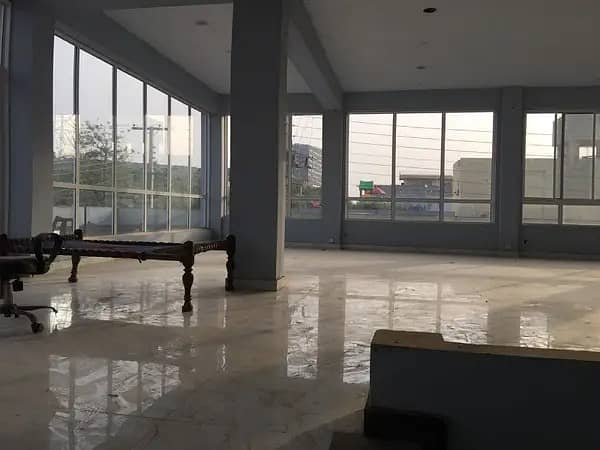 2 kanal building available for rent 3