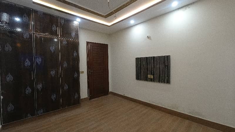 Well-constructed House Available For sale In Lahore Medical Housing Society 20