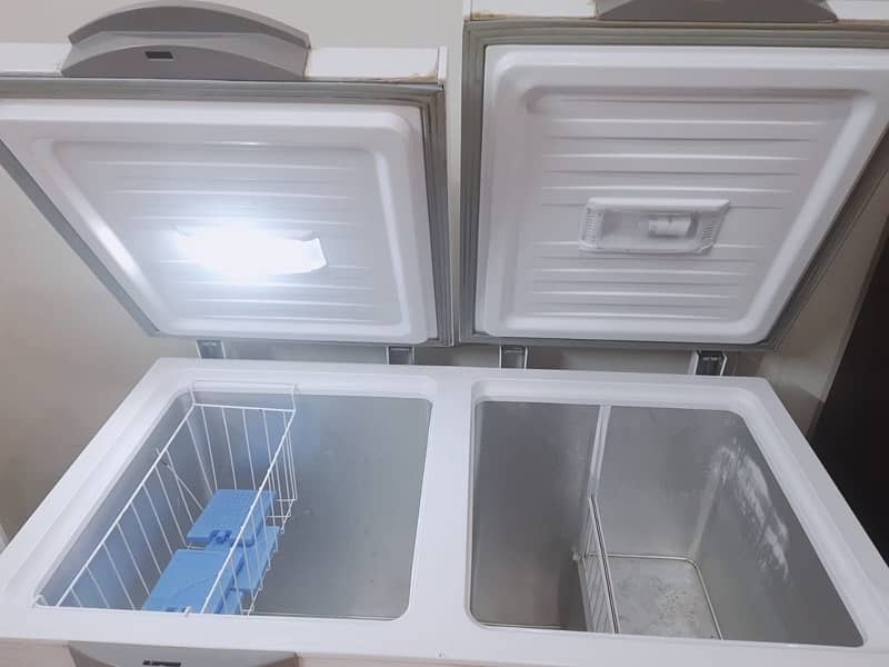 I m selling dawlance deep freezer double door 10/10  white 6